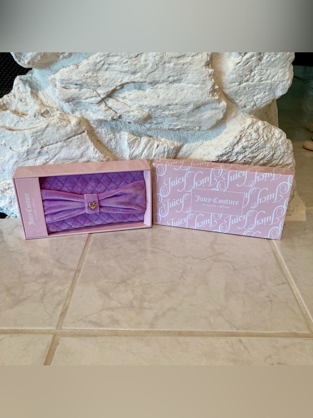 NWT Juicy Couture “Tied with a Bow” large zip around wallet